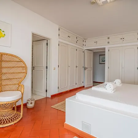 アパート Spacious With Sea View, Tennis & Golf Garden #1963